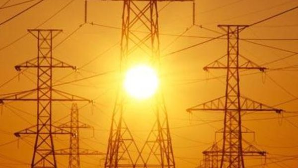 Power pylons in Iraq. Image source: Iraq Businessnews