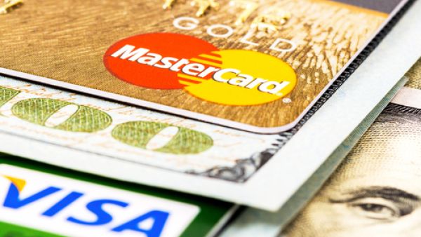 Studies have shown that people are more willing to pay higher amounts for the same item when using credit cards as opposed to paying in cash. (File photo)