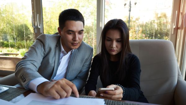 Money should never be a problem if couples have that strong will to cooperate and work things out as planned. (Shutterstock)