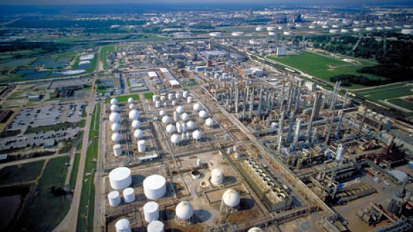 Port Arthur Refinery in Houston, which will be solely controlled by Saudi Refining Inc after the breakup of Motiva. (AFP/File) Port Arthur Refinery in Houston, which will be solely controlled by Saudi Refining Inc after the breakup of Motiva. (AFP/File)