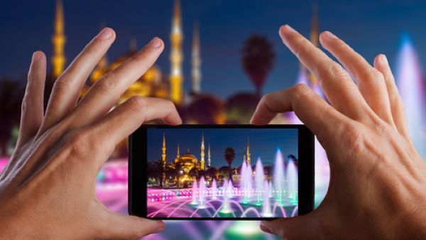 Like Facebook live streaming, viewers will be able to leave comments and ‘like’ the video to their hearts content. (Shutterstock)