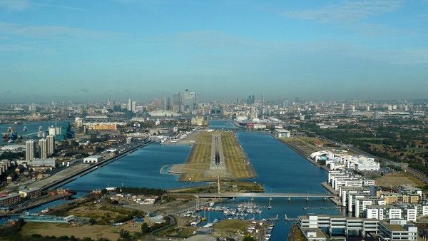 London City Airport is the closest air hub to the financial capital of Europe. (Wikimedia Commons)