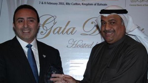 Abdul Rahman Mohammed Al Baker, Executive Director of Financial Institutions Supervision at the Central Bank of Bahrain, presenting the award to Walid Sidani, CEO of ADNIC