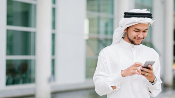 A recent study conducted by Google highlighted that the UAE ranked number one in global smartphone penetration at 73.8 percent. (Shutterstock)
A recent study conducted by Google highlighted that the UAE ranked number one in global smartphone penetration at 73.8 percent. (Shutterstock)