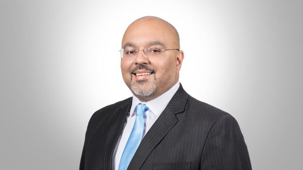 السيد علي مرتضى مدير إدارة – الاستثمارات العقارية تطوير الأعمال بمجلس التنمية الاقتصادية السيد علي مرتضى مدير إدارة – الاستثمارات العقارية تطوير الأعمال بمجلس التنمية الاقتصادية