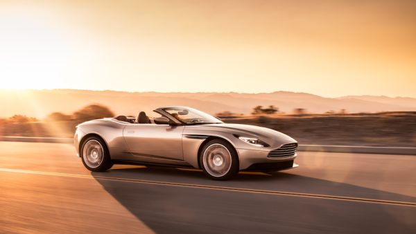 سيارة DB11 Volante من Aston Martin