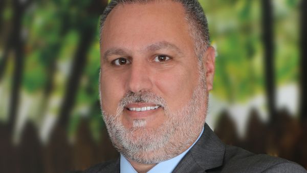 خالد سرور مدير فندق في سويس- بل ريزيدانسز جفير خالد سرور مدير فندق في سويس- بل ريزيدانسز جفير