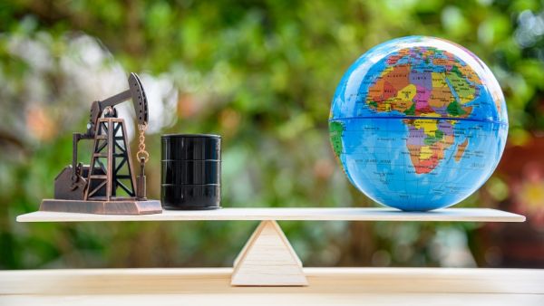 Saudi Aramco’s crucial bond issue, set to close on Wednesday, has already attracted higher-than-expected interest from international investor. (Shutterstock)
