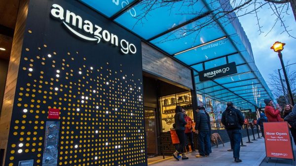 Amazon on Wednesday unveiled plans to open more bookstores and “4-star” shops selling only the best-rated products. (Shutterstock)