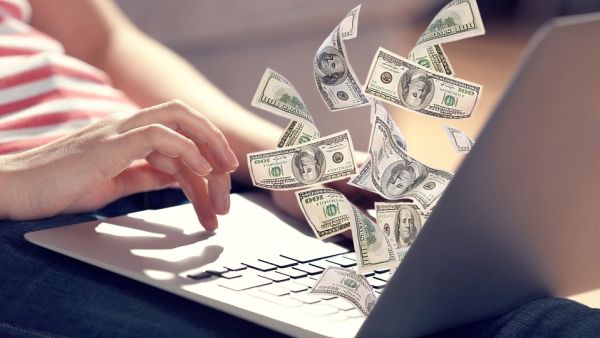 منشئي المحتوى في الولايات المتحدة يكسبون أكثر من أي وقت مضى على منصات الإنترنت
