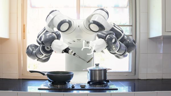 Why a Robot Could Be the Perfect Gift on Mother's Day. (Shutterstock)
