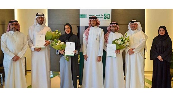 Mr. Abdulhakeem AlKhayyat, the honored employees with officials and executives from the Bank