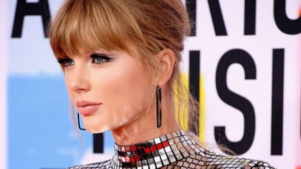 Swift won AMA awards for tour of the year  (Source: taylorswift / Instagram ) 