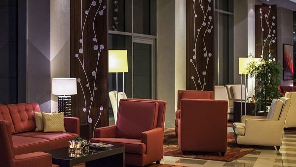 The service at Caramel is accompanied by piano music to provide a relaxing atmosphere, where guests can enjoy a quiet conversation.