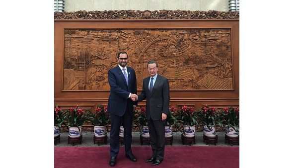 الدكتور سلطان بن أحمد الجابر، وزير دولة الرئيس التنفيذي لأدنوك ومجموعة شركاتها، خلال لقائه بمعالي وانغ يي، وزير الخارجية في جمهورية الصين الشعبية.