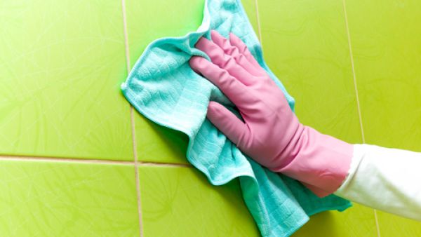 يجب أن تتعود كل ربة منزل على تنظيف سيراميك المطبخ أول بأول
 يجب أن تتعود كل ربة منزل على تنظيف سيراميك المطبخ أول بأول