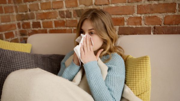 من أعراض الزكام العطاس المتكرّر