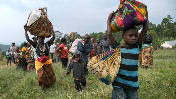 Congolese refugees, with their belongings, cross the border to Uganda in Nteko on January 24, 2018. Nearly 7,000 Congolese have also crossed Lake Tanganyika and taken refuge in Burundi since January 24. (AFP/ File Photo)