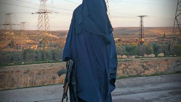 Tooba Gondal: Female British Isis recruiter (Twitter)