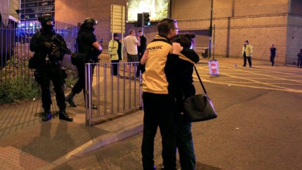  22 قتيلا بينهم أطفال في هجوم مانشستر الانتحاري