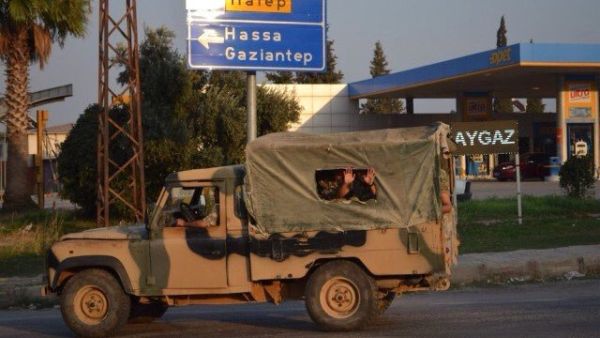 New batch of Turkish military vehicles tanks passed the Cilvegozu border gate positioned in the buffer zone to enter Syria (Twitter)