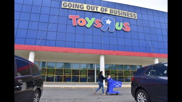 Toys 'R' Us store (Twitter)