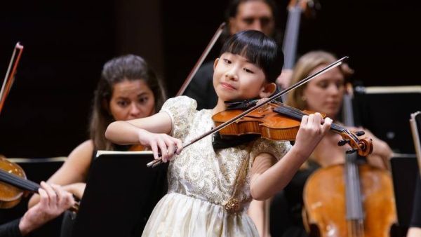 The world's leading young violinist, Chloe Chua, is performing in Saudi Arabia (Twitter)