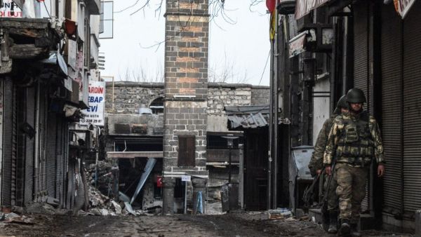 Turkish forces on patrol in Diyarbakir after civilian curfew. (AFP/Ilyas Akengin)