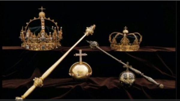 The jewels, used by the 17th-century King Karl IX and Queen Christina, are made of gold and enamel and encrusted with beads, crystals and pearls (Twitter)