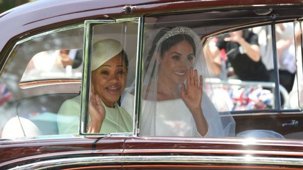 Meghan with mother, Doria Ragland (Twitter)