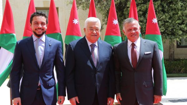 Jordan's King Abdullah, accompanied by Crown Prince Hussein (L), meets Palestinian President Mahmoud Abbas(Twitter)
