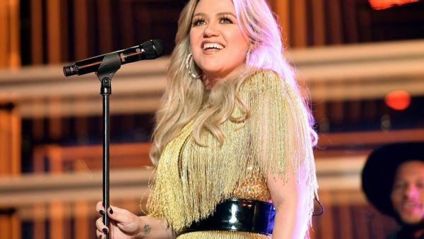 Kelly Clarkson  (Twitter) Kelly Clarkson  (Twitter)