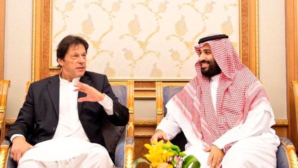 Pakistan Prime Minister Imran Khan meeting with Saudi Crown Prince Mohammad Bin Salman (Twitter)