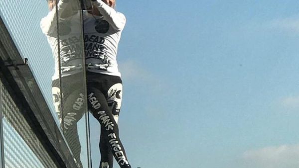 Human Spider-man shocks people by climbing tower in London without safety tools. (Twitter)