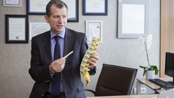 Alpaslan Şenköylü, a spine surgeon specializing in spine deformities from Turkey, will visit the Bone and Joint Center from 24 to 26 April. Alpaslan Şenköylü, a spine surgeon specializing in spine deformities from Turkey, will visit the Bone and Joint Center from 24 to 26 April.