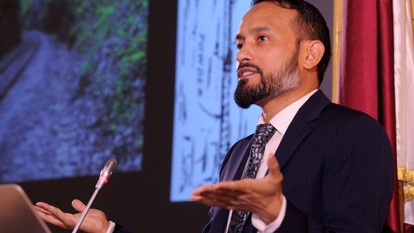 الدكتور عمر مندوزا محمود، أستاذ علم النفس المساعد في الطب النفسي الإكلينيكي في وايل كورنيل للطب الدكتور عمر مندوزا محمود، أستاذ علم النفس المساعد في الطب النفسي الإكلينيكي في وايل كورنيل للطب