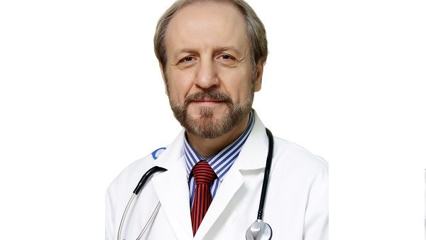 الدكتور علام القوتلي، استشاري أمراض القلب والأوعية والتداخلات القلبية الوعائية ورئيس قسم القلب