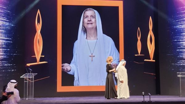 Magda Gobran from Egypt wins the civic and humanitarian services award (Twitter)