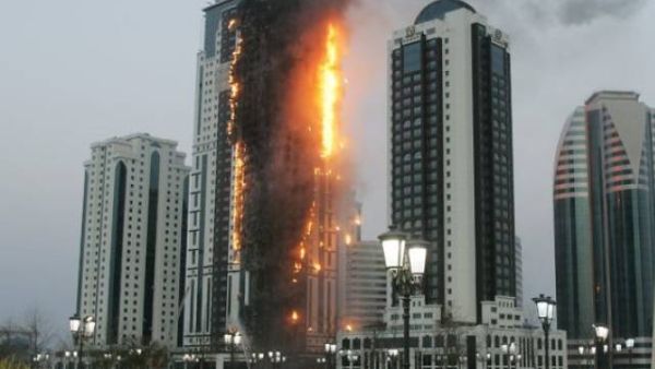 Fire engulfs more than 30 floors of the 75-floor luxury Sulafa Tower in Dubai in January 2016. (File photo)