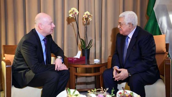 الرئيس الفلسطيني يلتقي بمبعوث ترامب قبل افتتاح القمة العربية