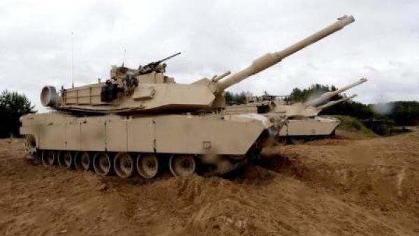 دبابات أمريكية من طراز ابرامز
