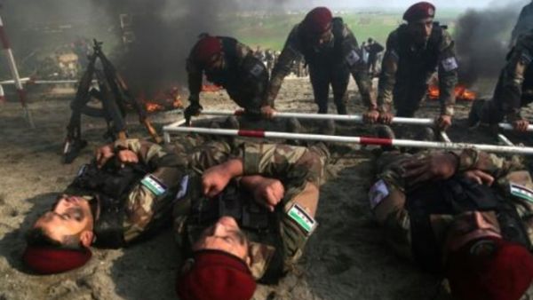 مقاتلون سوريون تدعمهم تركيا يتدربون في محافظة حلب
