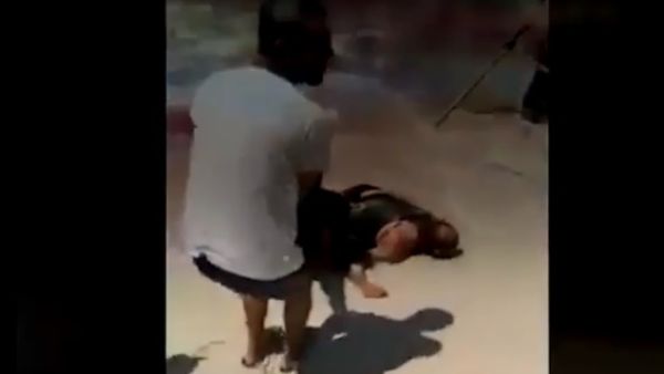 تحرش بها ثم قتل زوجها طعنا