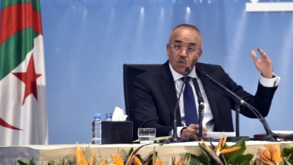 وزير الداخلية الجزائري نور الدين بدوي يعلن نتائج انتخابات مجالس البلديات والولايات 
