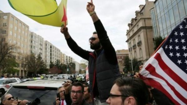 تظاهرة ضد زيارة الرئيس التركي رجب طيب اردوغان على هامش قمة الامن النووي في مركز بروكينغز اينستيتيوت

