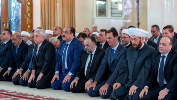 الرئيس السوري يؤدي صلاة العيد بدمشق

