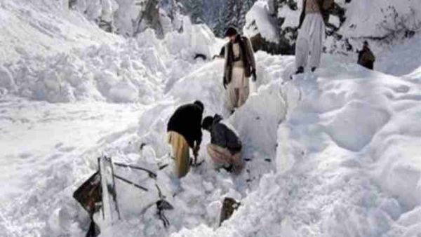 96 قتيلا جراء تساقط الثلوج والانهيارات الثلجية بافغانستان وباكستان