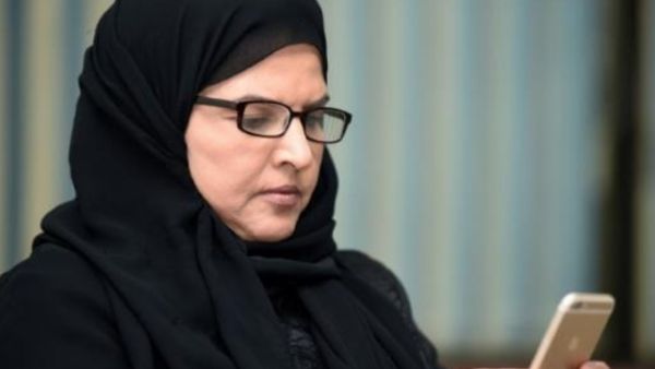عزيزة اليوسف وهي ضمن الموقوفين من السلطات بحسب منظمة هيومن رايتس ووتش
