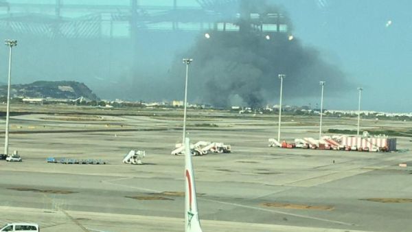 حريق ضخم قرب مطار برشلونة