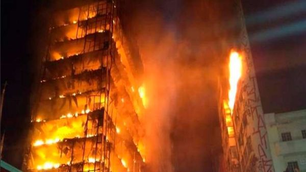 انهيار مبنى من 26 طابقا في البرازيل اثر حريق هائل